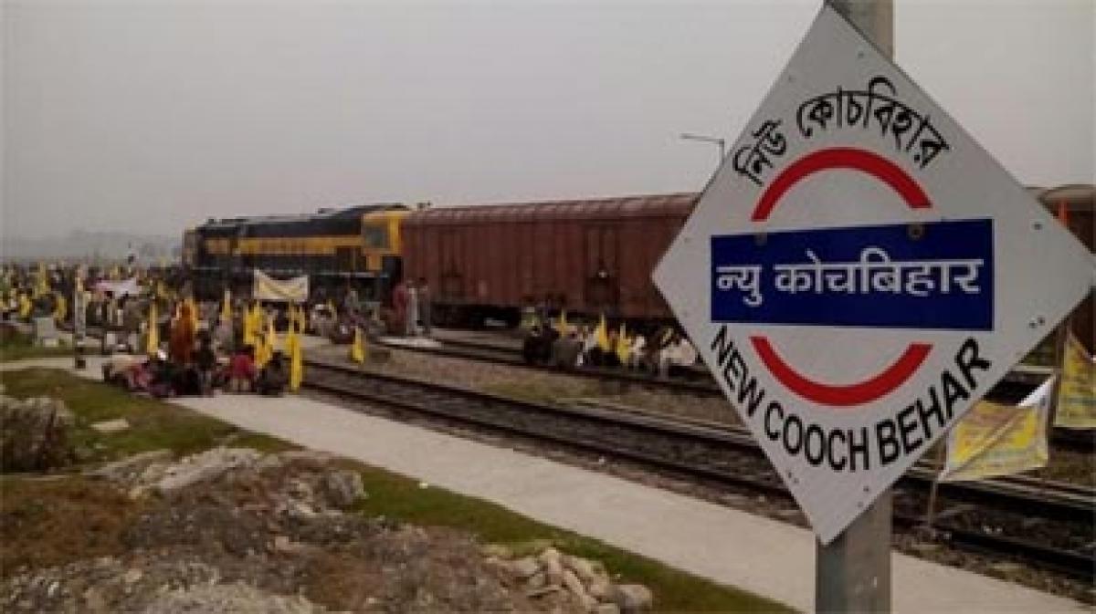 Rail Roko movement in Cooch Behar disrupts train movement